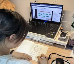 傅婉云：知行共进，步履生花